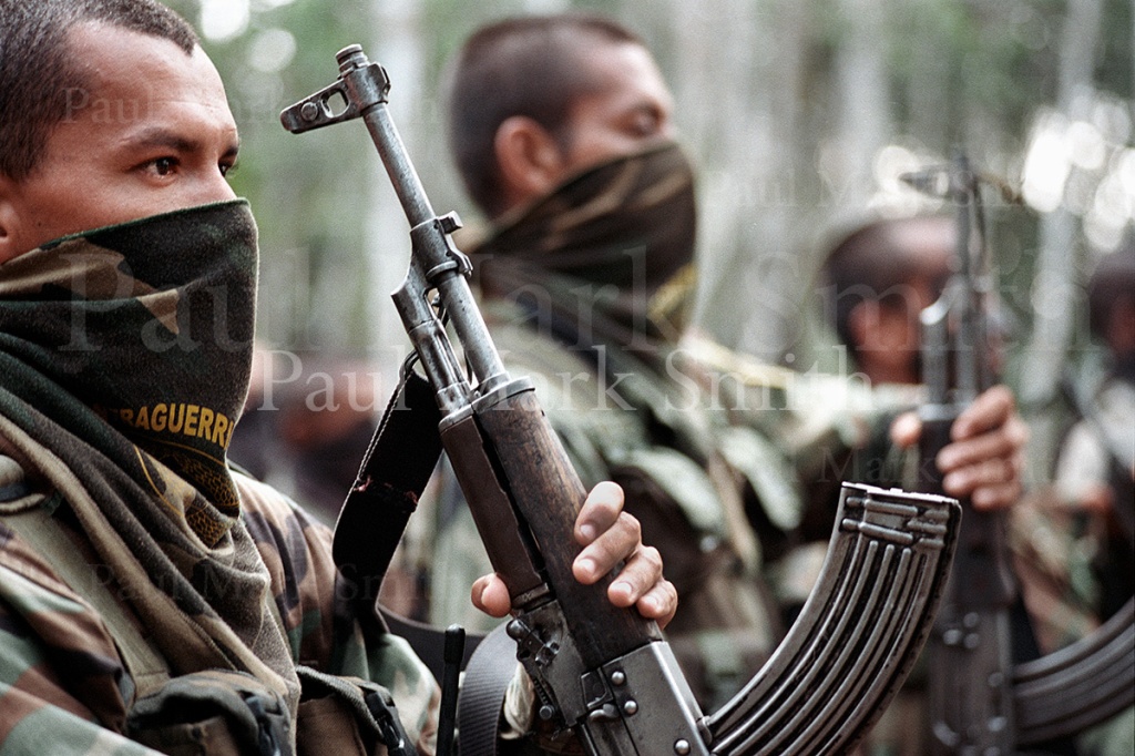 Paramilitaries of the Bloque Metro in their encampment with AK47s